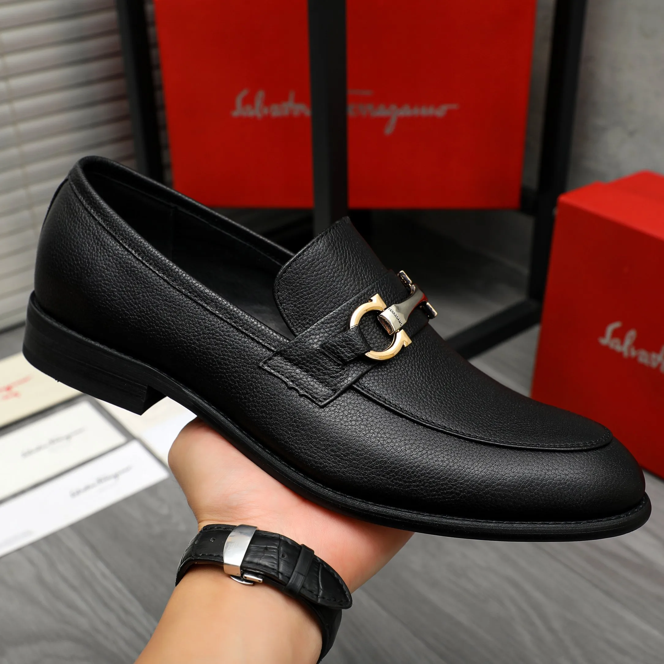 Men's shoes 💰420 Product trademark: Ferragamo " Ferragamo ] Business slip-on leather shoes Regular size: 39-45 (38.46 custom-made, non-refundable) Product materials: Selected small pebbled cowhide upper, sheepskin lining, original rubber outsole